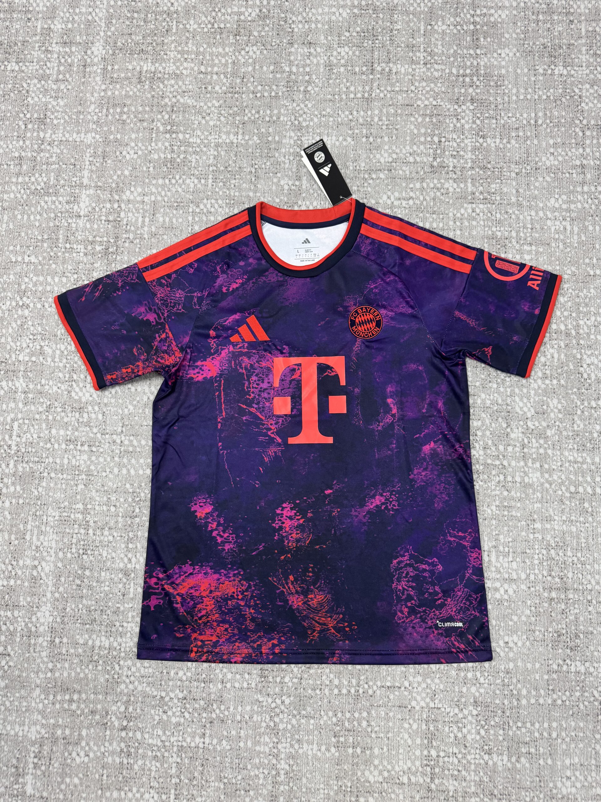 26–27 Bayern’s Third Away